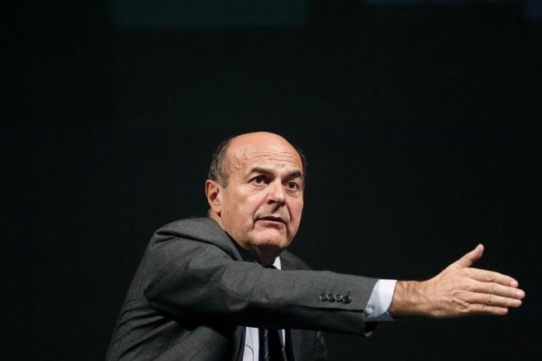 Bersani sfrutta il momento di debolezza di Renzi e tenta l’affondo.