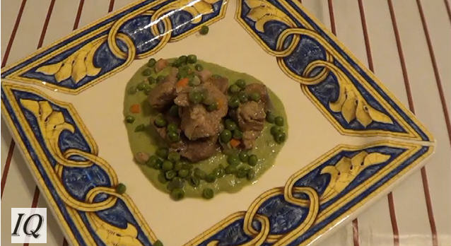 Spezzatino su crema di piselli Spezzatino