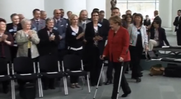 Merkel. Cade durante sci di fondo e si frattura bacino.