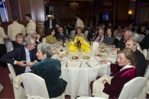 - Tavolo della serata : - da sin. Toni e Guglielmo Guidobono Cavalchini, Cesare Castelbarco Albani, Elke e Manfredi Landi di Chiavenna, Camillo e Maria Antonietta Paveri Fontana, Laura Perego di Cremnago, Achille Colombo Clerici, Giancarlo Mazzuca, Patrizia Signorini, Iria Bonzi Cornaggia Medici, Emilia Bonzi Dal Pozzo, Gian Luigi Maragliano