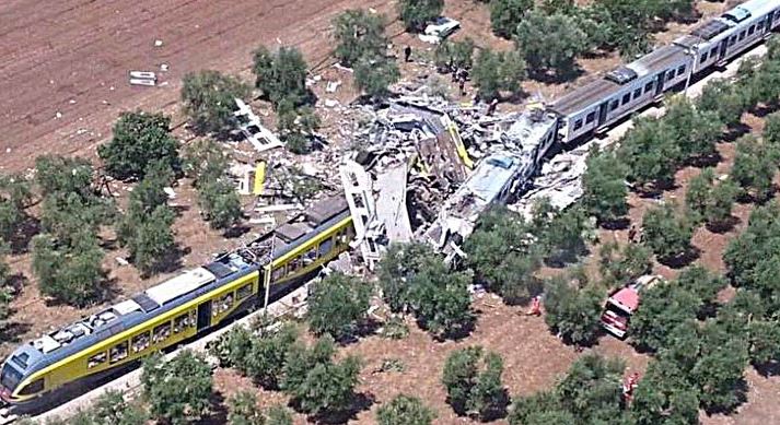 scontro treni puglia
