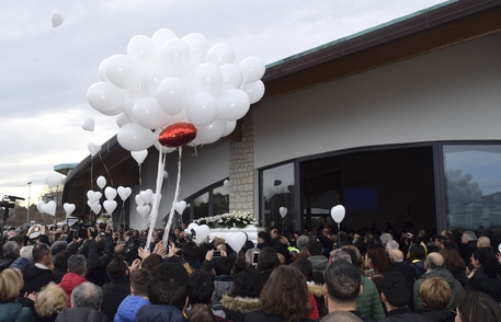 Vasto, folla a funerali di Italo