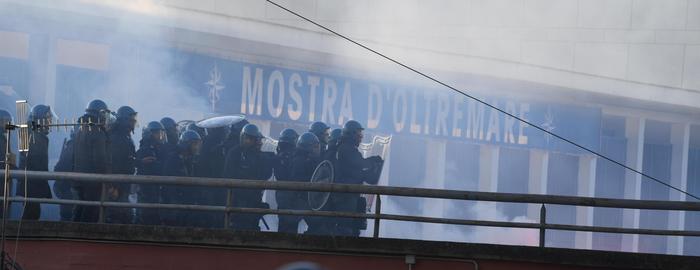 ++ Salvini: esplosi petardi,agenti in assetto antisommossa ++