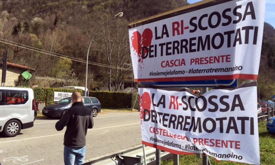 Strada statale Salaria bloccata dai terremotati.