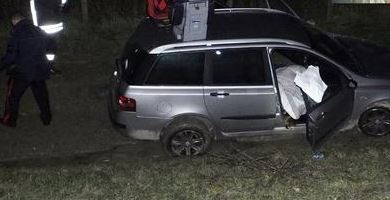 accoltella figlio e soffoca figlia