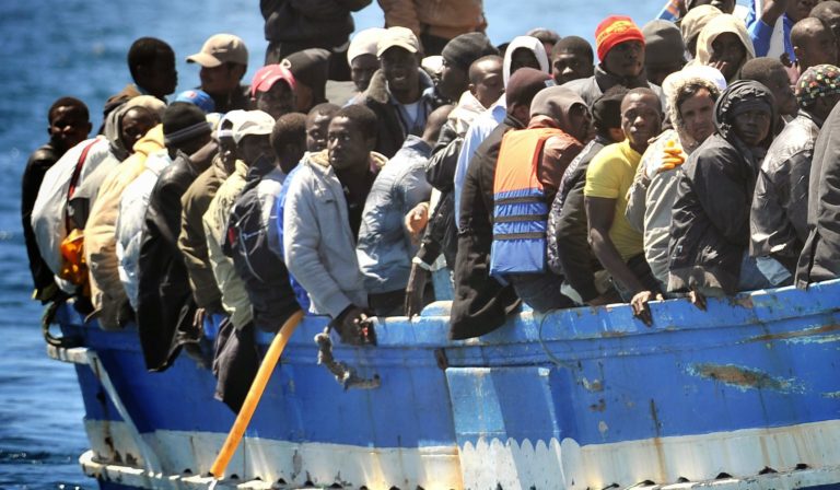 Lampedusa, naufraga un barcone