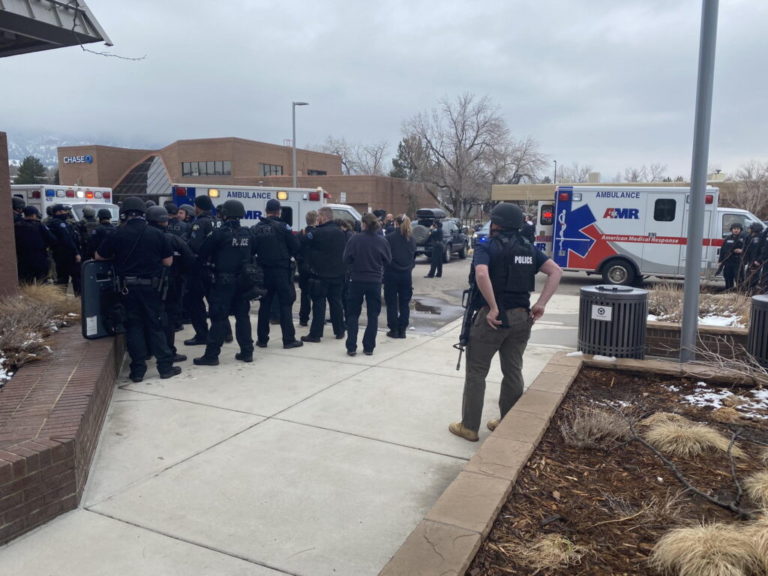 Usa, strage in un supermercato del Colorado.
