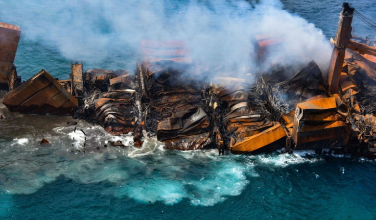 Sri Lanka, affonda cargo con a bordo sostanze chimiche