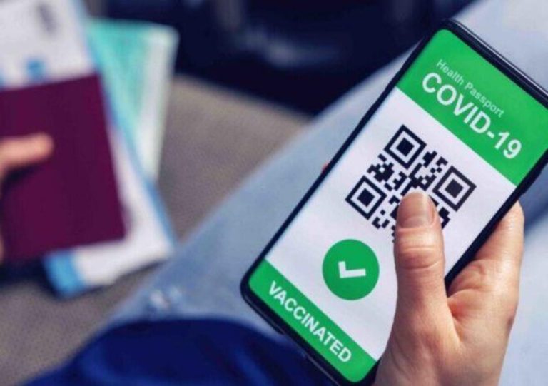 Green pass obbligatorio per viaggiare su navi, aerei e treni.