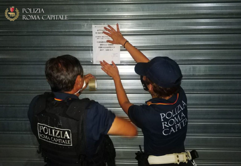 Movida, controlli della Polizia Locale nel fine settimana: sigilli a due minimarket.
