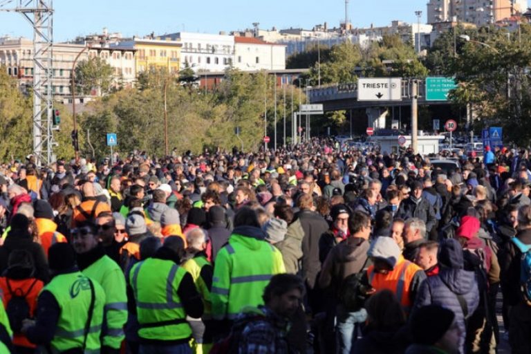 Il giorno dopo. Ecco come l’ Italia ha reagito al primo giorno di estensione dell’ obbligo di Green Pass.