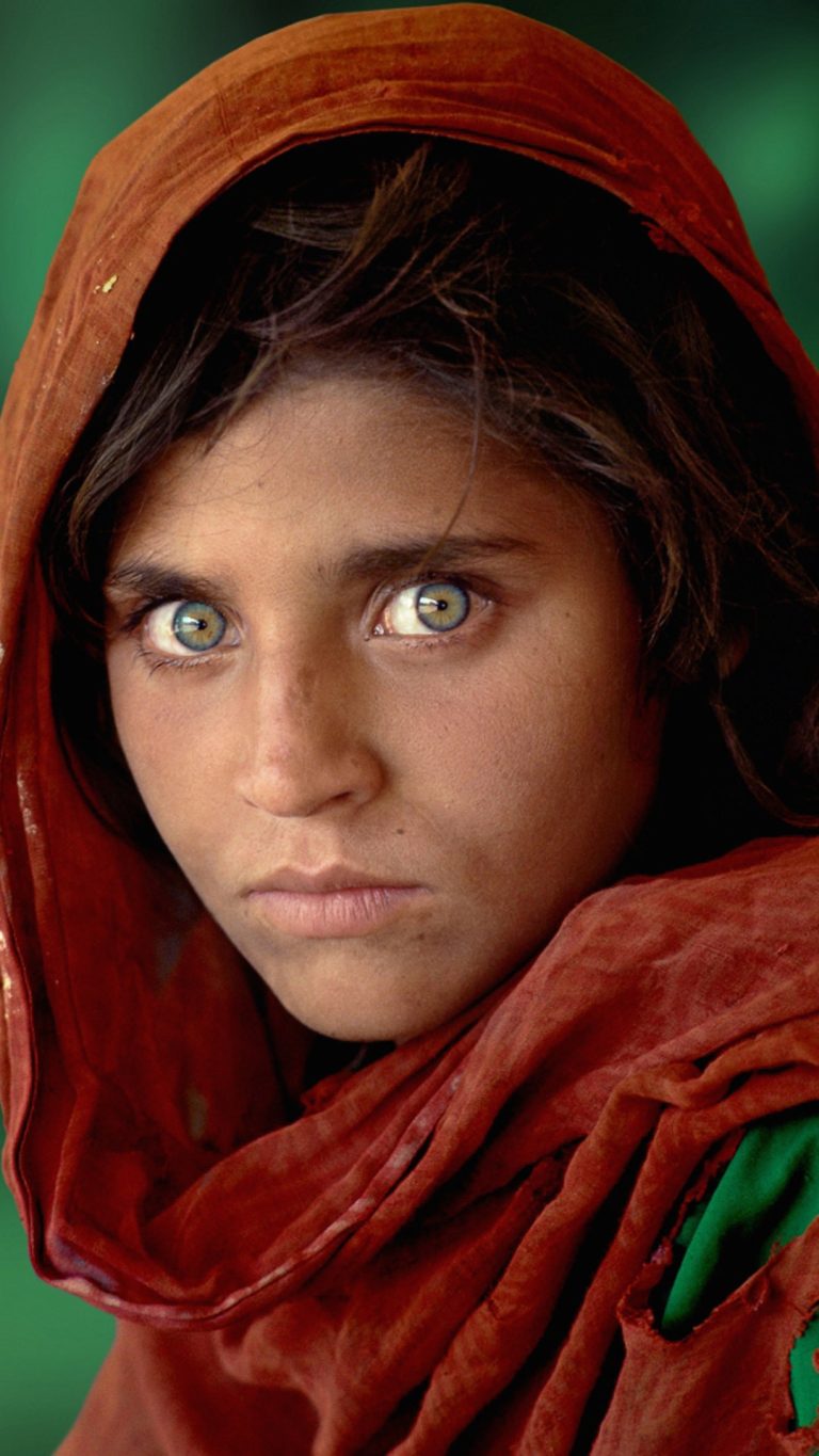 Sharbat Gula, la bimba afghana che commosse il mondo, è giunta a Roma.