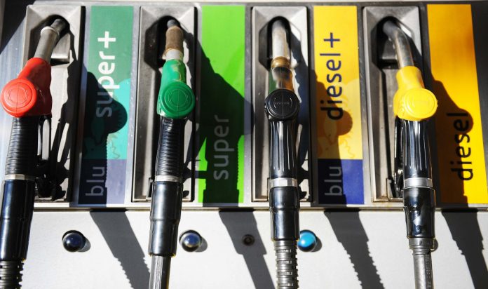 Benzina record: verso i 2 euro al litro