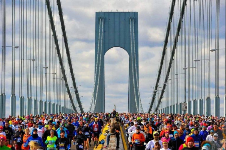 New York torna a correre. In 33 mila i partecipanti alla maratona della Grande Mela.