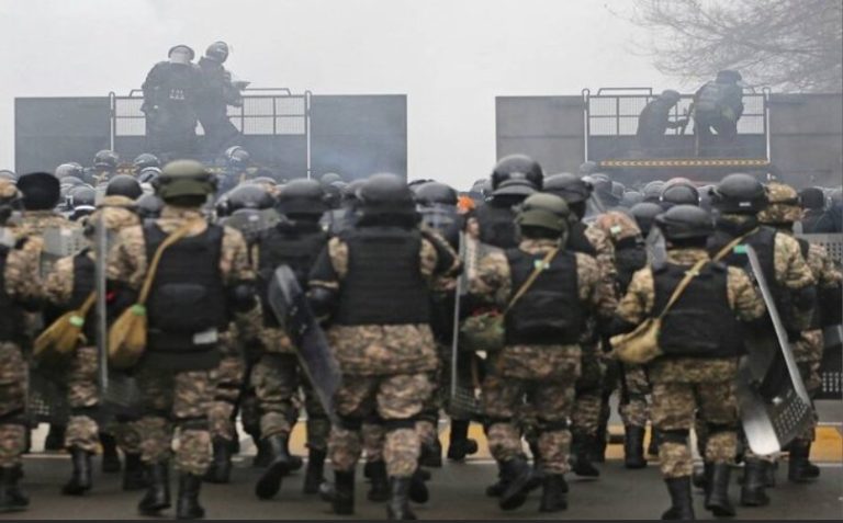 Kazakistan: è strage. Diversi morti tra i manifestanti e i membri della polizia.