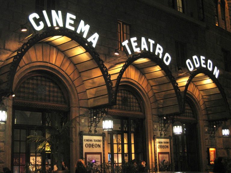 Nel Cinema Odeon di Firenze nascerà una delle librerie più grandi e belle del mondo.