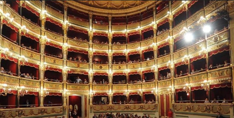 L’Opera di Roma torna a Caracalla con “Mass” di Bernstein. Regia di Michieletto.