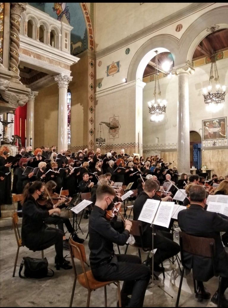 ‘Orchestra Sinfonica Santa Croce. Direttore M° Arman Azemoon’.
