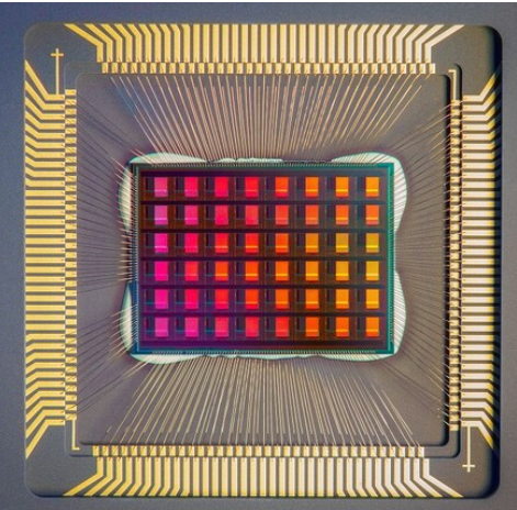 Nuovo chip ispirato ai neuroni mette il turbo all’IA.