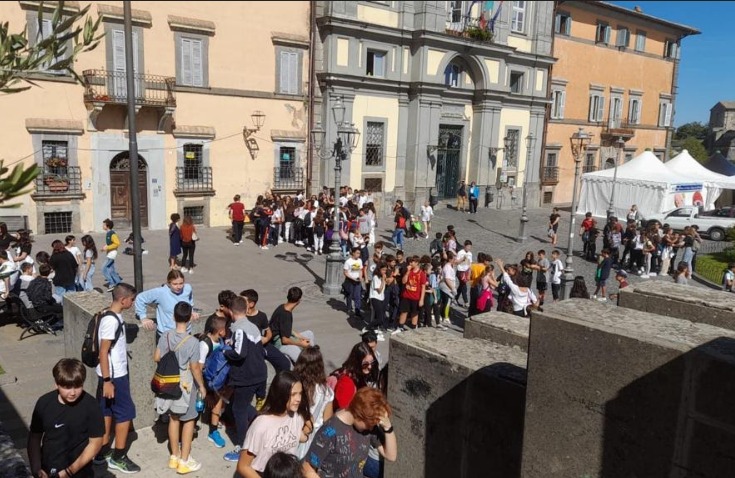 Successo per “Interconnettiamoci” a Bracciano (RM): oltre 150 giovani studenti per la caccia al tesoro che educa alla differenza di genere.