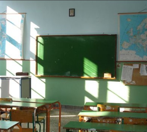 “Voti troppo bassi”, Prof aggredita da madre alunna nel napoletano.