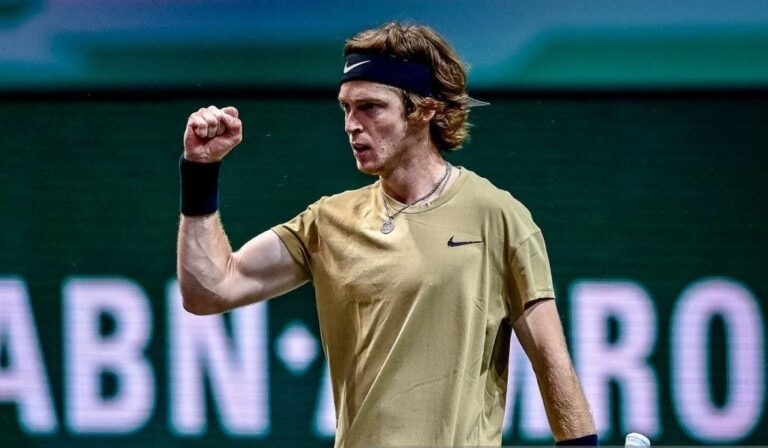 Tennis, finalmente Andrey Rublev è il campione di Montecarlo.