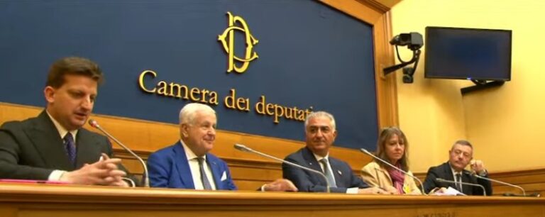 Reza Ciro Pahlavi: voglio “un nuovo Iran laico e democratico”.