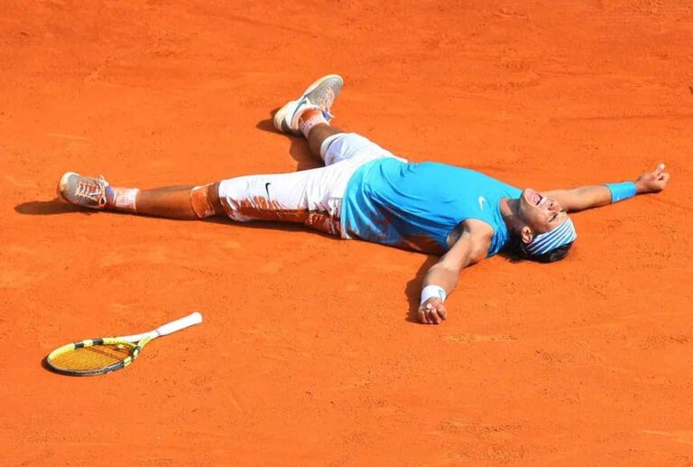 La terra rossa colora il tennis: Berrettini cerca risposte, Sinner vuole conferme.