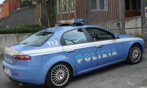Tentava di difendere la madre, uccisa a 16 anni dal padre.