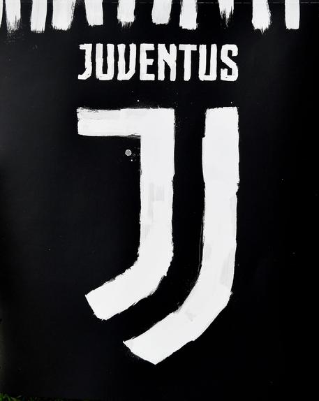 Processo Plusvalenze: Juventus penalizzata di 10 punti, scende al settimo posto in classifica.