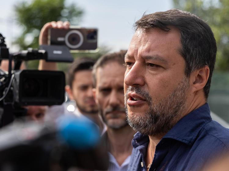 Ferrovie, guasto e ritardi treni. Salvini: “Troppi anni senza investimenti”.