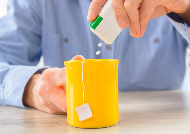 L’Oms potrebbe dichiarare ‘possibile cancerogeno’ l’aspartame.