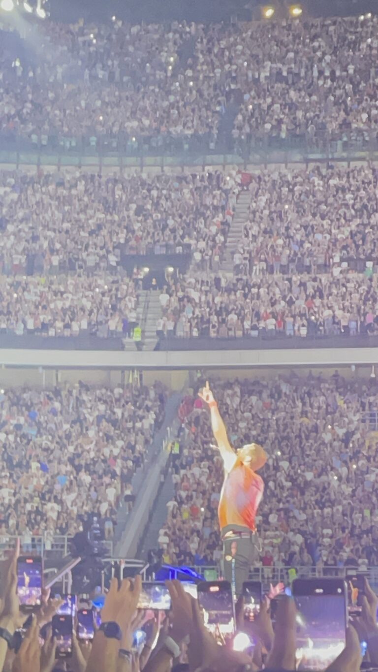 Coldplay Milano 2023: l’ Arte sotto un cielo pieno di stelle.