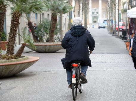Istat: l’Italia è un paese di vecchi, 187 anziani per 100 giovani. Un giovane su 10 lascia prima gli studi superiori.