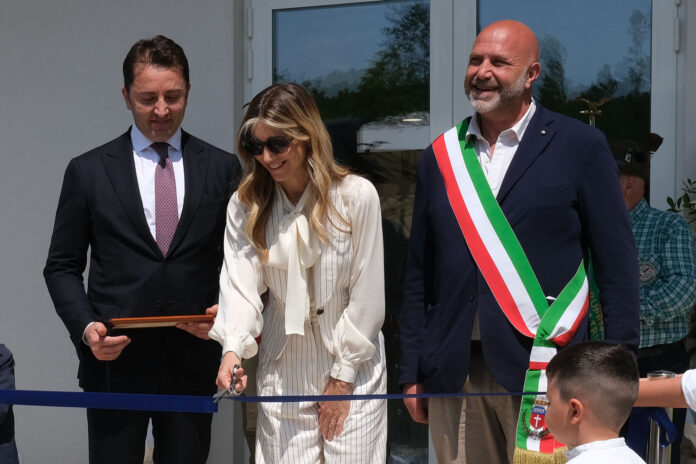 TAGLIO NASTRO INAUGURAZIONE PIO CRETARO DANIELE D'ORAZIO - NICOLETTA ROMANOFF E GIORGIO CORTELLESI