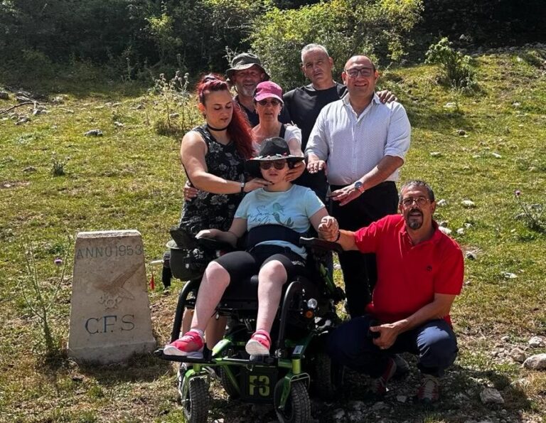 Disabilità e natura, sui sentieri del Pnalm arriva “Dorotea”: la natura diventa accessibile grazie a una speciale carrozzina.