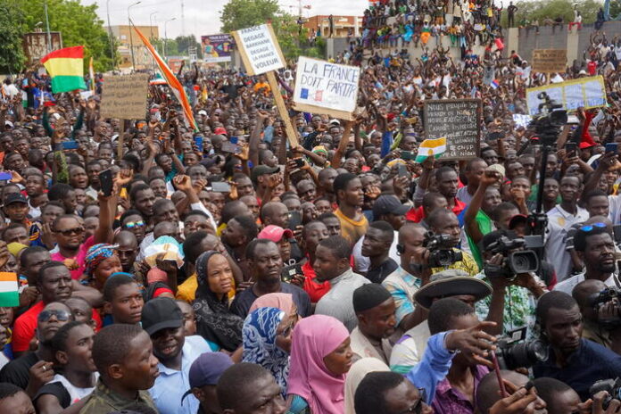 Pro-junta protesters in Niger rally against ECOWAS sanctions