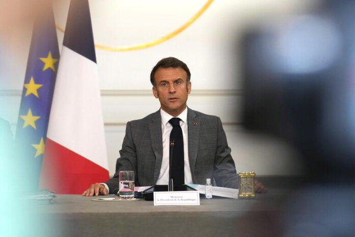Macron 1