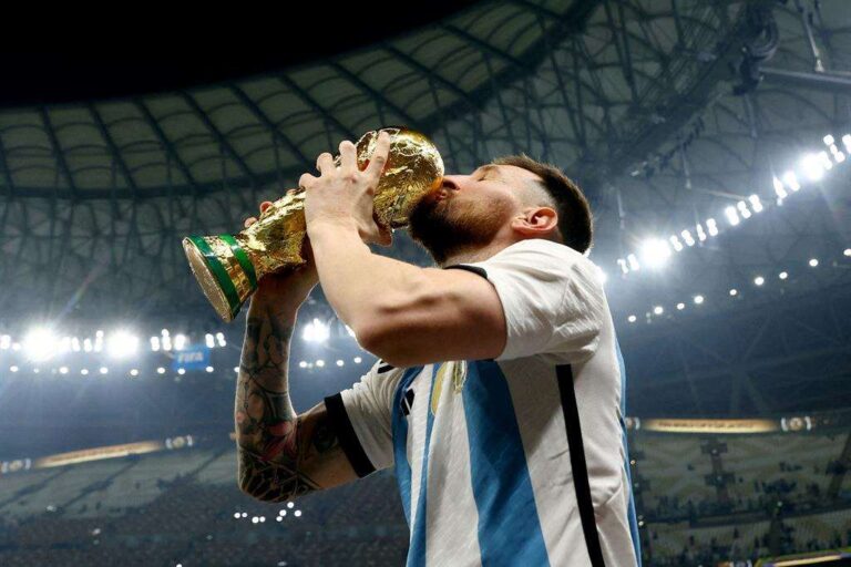 Messi: pallone d’oro, mondiale e gol del secolo, l’apoteosi del calcio.