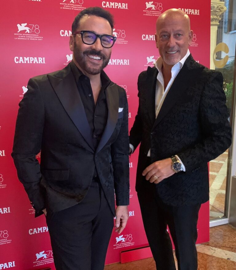 Gli abiti di Jeremy Piven nell’acclamato film “The Performance” parlano italiano.