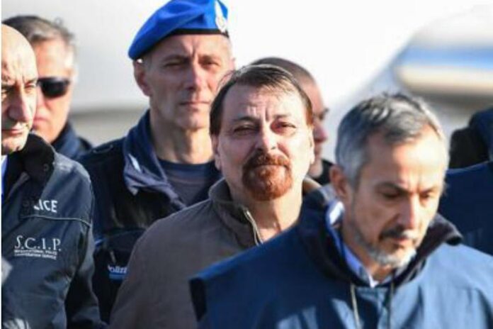 battisti_ciampino_4_afp