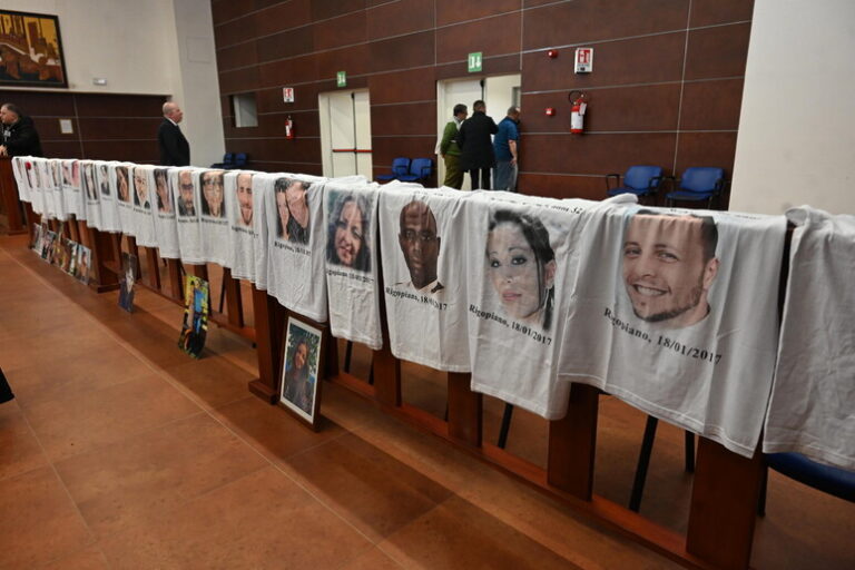 La tragedia di Rigopiano, 22 assoluzioni e 8 condanne. Il padre di una vittima: ‘Ci aspettavamo di più’.