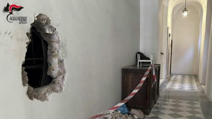 carabinieri_furto_buco_roma