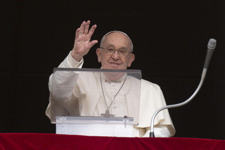 Pasqua faticosa per papa Francesco, pensando alle guerre.
