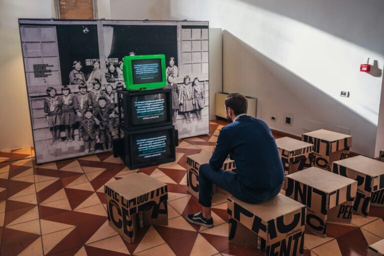 Senzatomica, la mostra immersiva in corso a Roma dedicata a pace e disarmo.