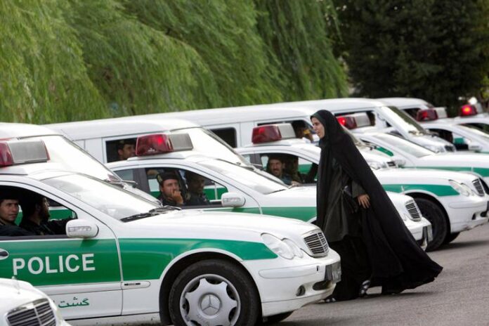 iran_polizia_donna_afp