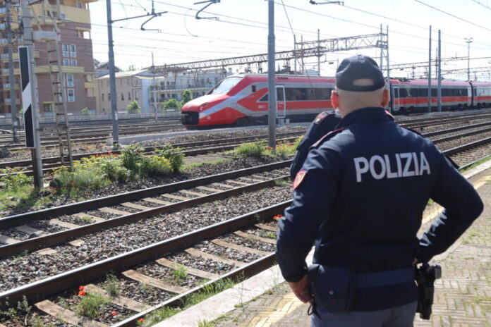 Poliziotto ferito