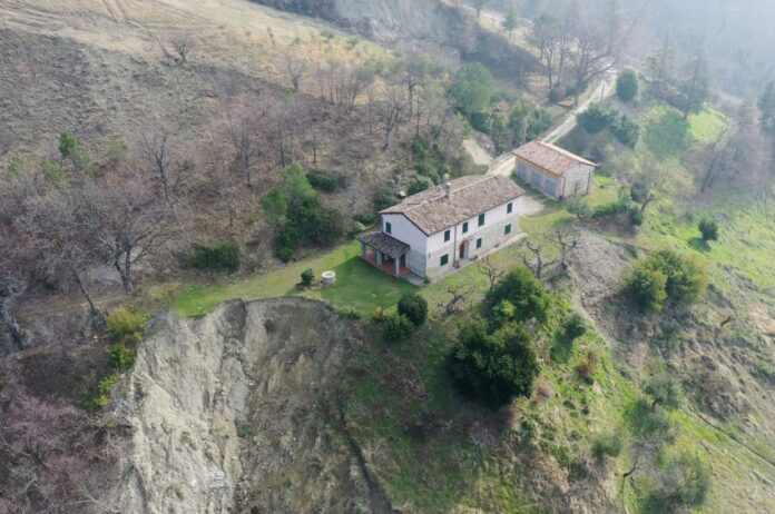 Silvia Camporesi, Frana a ridosso di un'abitazione. Modigliana.