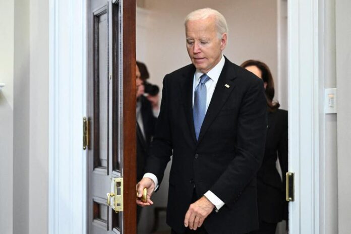 biden_porta_studio_ovale_afp