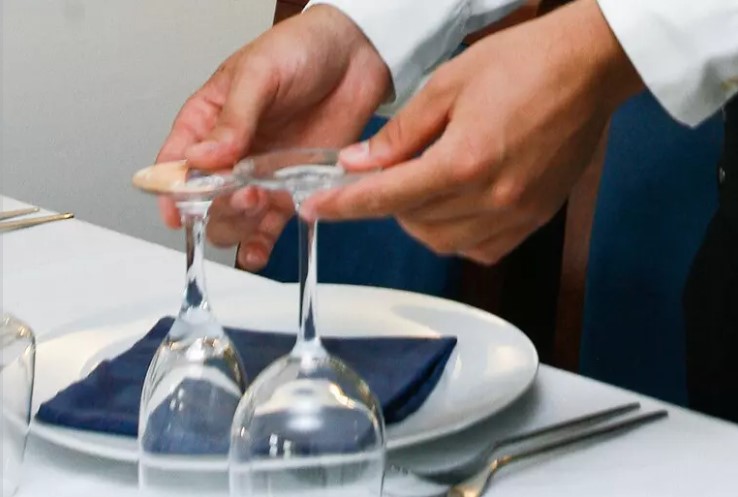 “Obbligatorie due portate a testa”, un ristorante di Camogli al centro della polemica sui social.